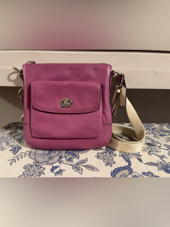 Coach Handbags - Coach Pebbled Leather Crossbody + Card Holder